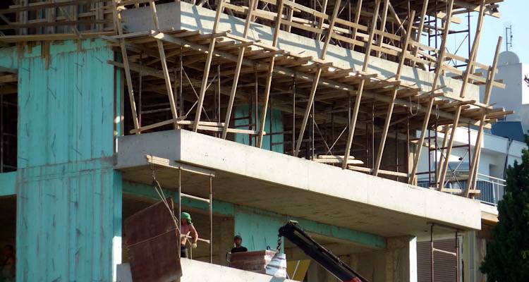 Σωματείο Οικοδόμων Λήμνου: Άμεση διακοπή υπαίθριων εργασιών όταν η θερμοκρασία ξεπερνά τους 38°C