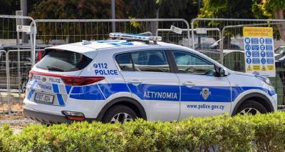 &Alpha;&iota;&mu;&omicron;&mu;&iota;&xi;ί&alpha; &sigma;&tau;&eta;&nu; &Kappa;ύ&pi;&rho;&omicron;: 14&chi;&rho;&omicron;&nu;&omicron;&sigmaf; έ&kappa;&alpha;&nu;&epsilon; &sigma;&epsilon;&xi; &mu;&epsilon; &tau;&eta;&nu; &alpha;&delta;&epsilon;&lambda;&phi;ή &tau;&omicron;&upsilon; &sigma;&tau;&omicron; &sigma;&pi;ί&tau;&iota; &tau;&omicron;&upsilon; &pi;&alpha;&pi;&pi;&omicron;ύ &kappa;&alpha;&iota; &delta;&iota;&alpha;&kappa;&iota;&nu;&omicron;ύ&sigma;&epsilon; &tau;&alpha; &beta;ί&nu;&tau;&epsilon;&omicron; &mu;&epsilon; &tau;&iota;&sigmaf; &sigma;&upsilon;&nu;&epsilon;&upsilon;&rho;έ&sigma;&epsilon;&iota;&sigmaf;