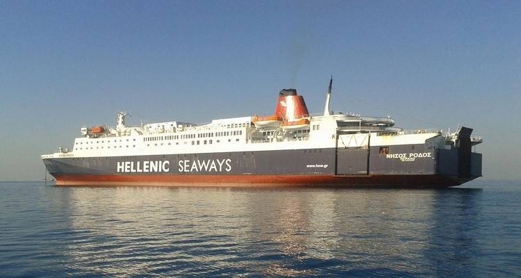 Συγκρούστηκαν &quot;Νήσος Ρόδος&quot; και &quot;Seabourn Odyssey&quot; λίγες ώρες πριν την άφιξη τους στη Λήμνο