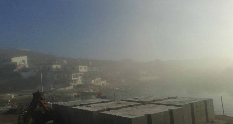 Τοπίο στην ομίχλη το πρωί ο Άγιος Ευστράτιος (photos)