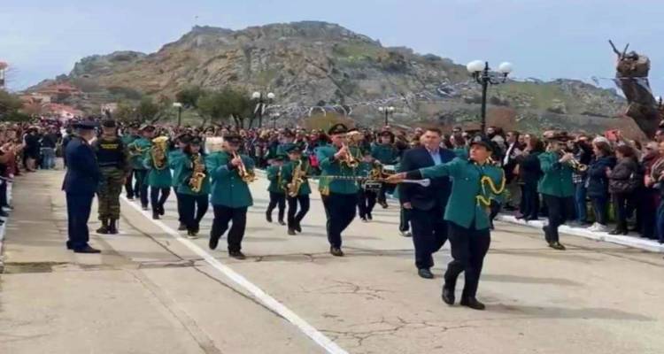 Ξεχωριστή η “νότα” της Φιλαρμονικής του Δήμου Λήμνου στην φετινή παρέλαση της 25ης Μαρτίου