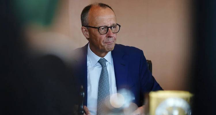 &Mu;&epsilon;&rho;&tau;&sigmaf; &kappa;&alpha;&tau;ά &Tau;&rho;&alpha;&mu;&pi;: &Delta;&epsilon;&nu; &alpha;&pi;&omicron;&tau;&epsilon;&lambda;&epsilon;ί &pi;&lambda;έ&omicron;&nu; &alpha;&xi;&iota;ό&pi;&iota;&sigma;&tau;&omicron; &epsilon;&gamma;&gamma;&upsilon;&eta;&tau;ή &tau;&eta;&sigmaf; &delta;&iota;&epsilon;&theta;&nu;&omicron;ύ&sigmaf; &tau;ά&xi;&eta;&sigmaf; | &Eta; &Epsilon;&upsilon;&rho;ώ&pi;&eta; &pi;&rho;έ&pi;&epsilon;&iota; &nu;&alpha; &chi;&epsilon;&iota;&rho;&alpha;&phi;&epsilon;&tau;&eta;&theta;&epsilon;ί