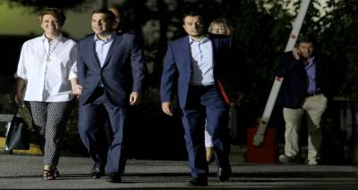 &laquo;&Mu;&pi;&alpha;&rho;ά&zeta;&raquo; &sigma;&upsilon;&nu;&alpha;&nu;&tau;ή&sigma;&epsilon;&omega;&nu; &Pi;&alpha;&pi;&pi;ά &sigma;&tau;&omicron; &Lambda;&omicron;&nu;&delta;ί&nu;&omicron;