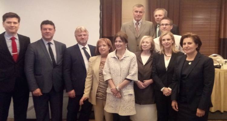 &Eta; &Pi;&epsilon;&rho;&iota;&phi;&epsilon;&rho;&epsilon;&iota;ά&rho;&chi;&eta;&sigmaf; &Beta;&omicron;&rho;&epsilon;ί&omicron;&upsilon; &Alpha;&iota;&gamma;&alpha;ί&omicron;&upsilon; &sigma;&epsilon; &delta;&iota;&epsilon;&theta;&nu;έ&sigmaf; &sigma;&upsilon;&nu;έ&delta;&rho;&iota;&omicron; &gamma;&iota;&alpha; &tau;&omicron; &pi;&rho;&omicron;&sigma;&phi;&upsilon;&gamma;&iota;&kappa;ό