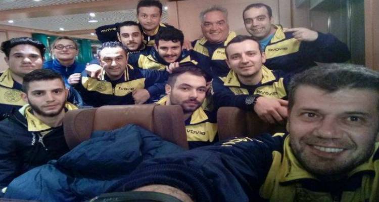 &Sigma;&tau;&omicron;&nu; &Alpha;&pi;ό&lambda;&lambda;&omega;&nu;&alpha; &Sigma;&tau;&alpha;&upsilon;&rho;&omicron;ύ&pi;&omicron;&lambda;&eta;&sigmaf; &omicron; &Gamma;&iota;ώ&rho;&gamma;&omicron;&sigmaf; &Pi;&alpha;&rho;&omicron;ύ&sigma;&eta;&sigmaf;