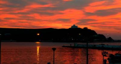 O &omicron;&upsilon;&rho;&alpha;&nu;ό&sigmaf; &tau;&eta;&sigmaf; &Lambda;ή&mu;&nu;&omicron;&upsilon; &laquo;&beta;ά&phi;&tau;&eta;&kappa;&epsilon;&raquo; &kappa;ό&kappa;&kappa;&iota;&nu;&omicron;&sigmaf; (photos)