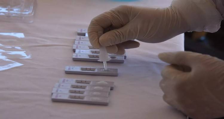 Αντιμέτωποι με πρόστιμα έως 1.800 ευρώ από τη Δευτέρα οι ανεμβολίαστοι εργαζόμενοι (vid)