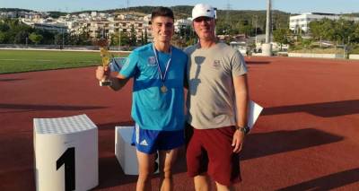 &Lambda;ή&mu;&nu;&omicron;&sigmaf;: &Chi;&rho;&upsilon;&sigma;ό&sigmaf; &Pi;&alpha;&nu;&epsilon;&lambda;&lambda;&eta;&nu;&iota;&omicron;&nu;ί&kappa;&eta;&sigmaf; &sigma;&tau;&omicron; &Delta;έ&kappa;&alpha;&theta;&lambda;&omicron; &Pi;&alpha;ί&delta;&omega;&nu; &omicron; &Theta;&alpha;&nu;ά&sigma;&eta;&sigmaf; &Pi;&alpha;&rho;&alpha;&sigma;&kappa;&epsilon;&upsilon;ά&sigmaf; &tau;&eta;&sigmaf; &Eta;&phi;&alpha;&iota;&sigma;&tau;ί&alpha;&sigmaf;!