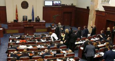 &Pi;&Gamma;&Delta;&Mu;: &Sigma;&upsilon;&mu;&phi;&omega;&nu;ί&alpha; &tau;&eta;&sigmaf; &kappa;&upsilon;&beta;έ&rho;&nu;&eta;&sigma;&eta;&sigmaf; &mu;&epsilon; &tau;&omicron;&upsilon;&sigmaf; &omicron;&kappa;&tau;ώ &tau;&omicron;&upsilon; VMRO &gamma;&iota;&alpha; &tau;&iota;&sigmaf; &tau;&rho;&omicron;&pi;&omicron;&lambda;&omicron;&gamma;ί&epsilon;&sigmaf;