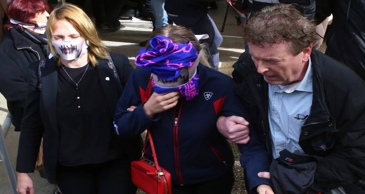 Βρετανία: Οργή για την καταδίκη της 19χρονης στην Άγια Νάπα