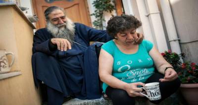 Έ&chi;&alpha;&sigma;&epsilon; &sigma;ή&mu;&epsilon;&rho;&alpha; &tau;&eta; &mu;ά&chi;&eta; &mu;&epsilon; &tau;&omicron;&nu; &kappa;&alpha;&rho;&kappa;ί&nu;&omicron; &omicron; &Pi;&alpha;&pi;&alpha; &Sigma;&tau;&rho;ά&tau;&eta;&sigmaf; | "Έ&phi;&upsilon;&gamma;&epsilon;" &omicron; "&kappa;&alpha;&lambda;ό&sigmaf; &Sigma;&alpha;&mu;&alpha;&rho;&epsilon;ί&tau;&eta;&sigmaf;" &tau;&eta;&sigmaf; &Lambda;έ&sigma;&beta;&omicron;&upsilon; (video)