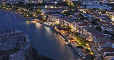 &Eta; &Lambda;ή&mu;&nu;&omicron;&sigmaf; &kappa;&alpha;&lambda;&epsilon;ί: "&Epsilon;&lambda;ά&tau;&epsilon; &nu;&alpha; &sigma;&alpha;&sigmaf; &phi;&iota;&lambda;έ&psi;&omicron;&upsilon;&mu;&epsilon;"