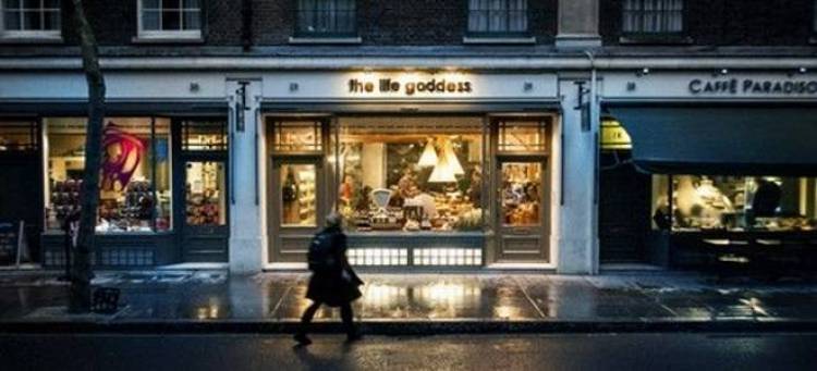 &Pi;&omicron;&iota;ά &epsilon;ί&nu;&alpha;&iota; &tau;&alpha; &alpha;&delta;έ&lambda;&phi;&iota;&alpha; &Nu;&upsilon;&phi;&omicron;ύ&delta;&eta; &pi;&omicron;&upsilon; &pi;&lambda;&eta;&mu;&mu;ύ&rho;&iota;&sigma;&alpha;&nu; &tau;&alpha; &sigma;&pi;ί&tau;&iota;&alpha; &tau;&omicron;&upsilon; &Lambda;&omicron;&nu;&delta;ί&nu;&omicron;&upsilon; &mu;&epsilon; &epsilon;&lambda;&lambda;&eta;&nu;&iota;&kappa;ά &pi;&rho;&omicron;ϊό&nu;&tau;&alpha;