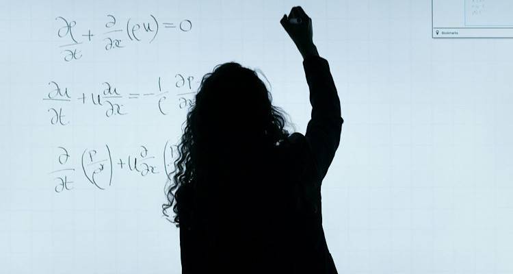 M&alpha;&theta;ή&tau;&rho;&iota;&epsilon;&sigmaf; &lambda;&upsilon;&kappa;&epsilon;ί&omicron;&upsilon; έ&lambda;&upsilon;&sigma;&alpha;&nu; &mu;&alpha;&theta;&eta;&mu;&alpha;&tau;&iota;&kappa;ό &gamma;&rho;ί&phi;&omicron; &pi;&omicron;&upsilon; &theta;&epsilon;&omega;&rho;&omicron;ύ&nu;&tau;&alpha;&nu; &alpha;&delta;ύ&nu;&alpha;&tau;&omicron;&sigmaf; &epsilon;&delta;ώ &kappa;&alpha;&iota; 2.000 &chi;&rho;ό&nu;&iota;&alpha;