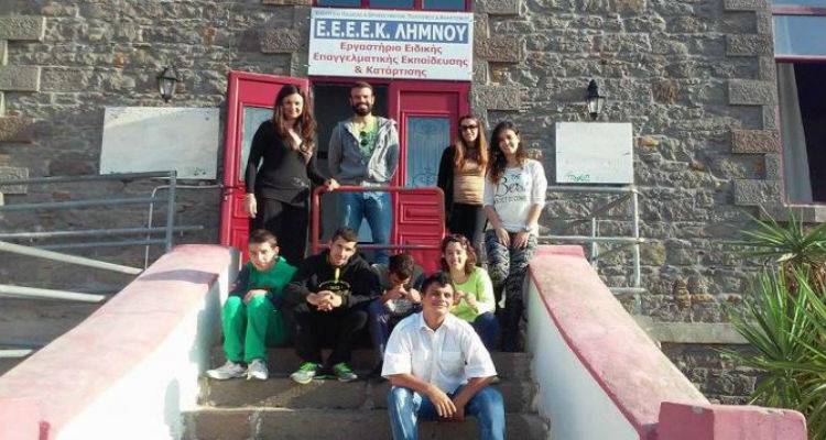 &Tau;&alpha; &pi;&alpha;&iota;&delta;&iota;ά &tau;&omicron;&upsilon; &Epsilon;&iota;&delta;&iota;&kappa;&omicron;ύ &Sigma;&chi;&omicron;&lambda;&epsilon;ί&omicron;&upsilon; &Rho;&epsilon;&pi;&alpha;&nu;&iota;&delta;ί&omicron;&upsilon; &mu;&alpha;&sigmaf; &pi;ά&nu;&epsilon; &laquo;&Tau;&alpha;&xi;ί&delta;&iota; &sigma;&tau;&omicron; &chi;&rho;ό&nu;&omicron;&raquo;