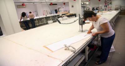 &Epsilon;&pi;&iota;&delta;&epsilon;ί&nu;&omega;&sigma;&eta; &tau;&eta;&sigmaf; &omicron;&iota;&kappa;&omicron;&nu;&omicron;&mu;ί&alpha;&sigmaf; &delta;&epsilon;ί&chi;&nu;&epsilon;&iota; &omicron; &kappa;&lambda;ά&delta;&omicron;&sigmaf; &tau;&eta;&sigmaf; &mu;&epsilon;&tau;&alpha;&pi;&omicron;ί&eta;&sigma;&eta;&sigmaf;