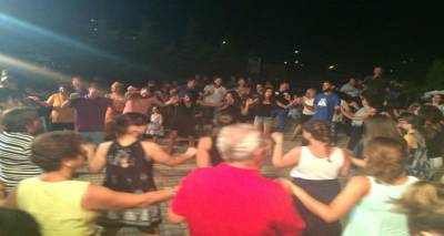 &Sigma;&tau;&iota;&sigmaf; 17 &Alpha;&upsilon;&gamma;&omicron;ύ&sigma;&tau;&omicron;&upsilon; &eta; &laquo;&Gamma;&iota;&omicron;&rho;&tau;ή &Kappa;&rho;&alpha;&sigma;&iota;&omicron;ύ&raquo; &sigma;&tau;&omicron;&nu; Ά&gamma;&iota;&omicron; &Delta;&eta;&mu;ή&tau;&rho;&iota;&omicron;