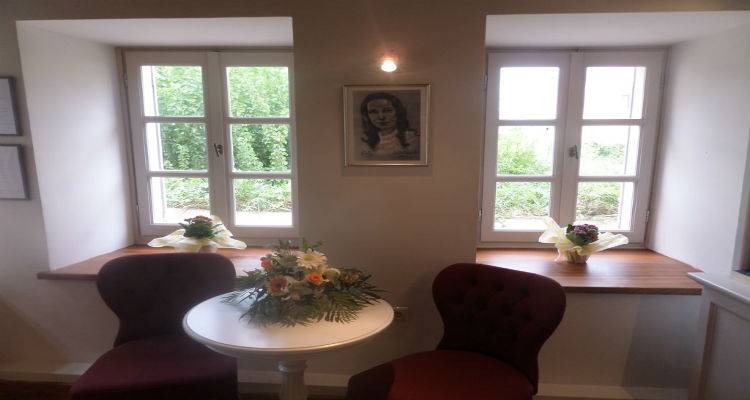 &Omicron; &Delta;ή&mu;&omicron;&sigmaf; &Lambda;ή&mu;&nu;&omicron;&upsilon; &gamma;&iota;&alpha; &tau;&alpha; &epsilon;&gamma;&kappa;&alpha;ί&nu;&iota;&alpha; &tau;&eta;&sigmaf; &alpha;ί&theta;&omicron;&upsilon;&sigma;&alpha;&sigmaf; &laquo;&Mu;&alpha;&rho;ί&alpha; &Lambda;&alpha;&mu;&pi;&alpha;&delta;&alpha;&rho;ί&delta;&omicron;&upsilon; &ndash; &Pi;ό&theta;&omicron;&upsilon;&raquo; (photos)