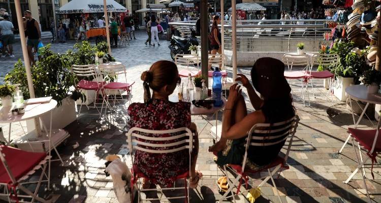 Σε μίνι lockdown από σήμερα οι ανεμβολίαστοι: Στοπ σε κλειστούς χώρους, πού χρειάζονται τεστ για να μπουν