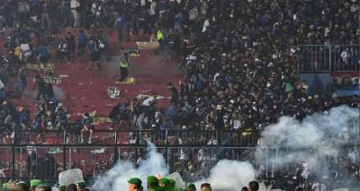 &Tau;&rho;&alpha;&gamma;&omega;&delta;ί&alpha; &sigma;&epsilon; &mu;&alpha;&tau;&sigmaf; &pi;&omicron;&delta;&omicron;&sigma;&phi;&alpha;ί&rho;&omicron;&upsilon; &sigma;&tau;&eta;&nu; &Iota;&nu;&delta;&omicron;&nu;&eta;&sigma;ί&alpha;: &Pi;ά&nu;&omega; &alpha;&pi;ό 174 &nu;&epsilon;&kappa;&rho;&omicron;ί &mu;&epsilon;&tau;ά &alpha;&pi;ό &epsilon;&iota;&sigma;&beta;&omicron;&lambda;ή &omicron;&pi;&alpha;&delta;ώ&nu; &sigma;&epsilon; &gamma;ή&pi;&epsilon;&delta;&omicron;