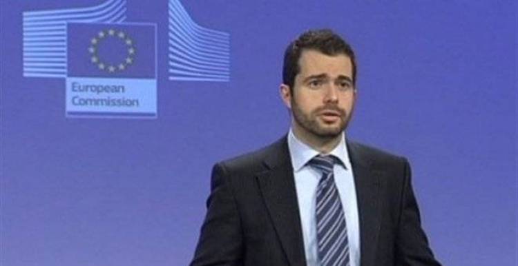 &Kappa;&omicron;&mu;&iota;&sigma;&iota;ό&nu;: &Epsilon;&upsilon;&theta;ύ&nu;&eta; &tau;&eta;&sigmaf; &Epsilon;&lambda;&lambda;ά&delta;&alpha;&sigmaf; &omicron;&iota; &iota;&delta;&iota;&omega;&tau;&iota;&kappa;&omicron;&pi;&omicron;&iota;ή&sigma;&epsilon;&iota;&sigmaf;