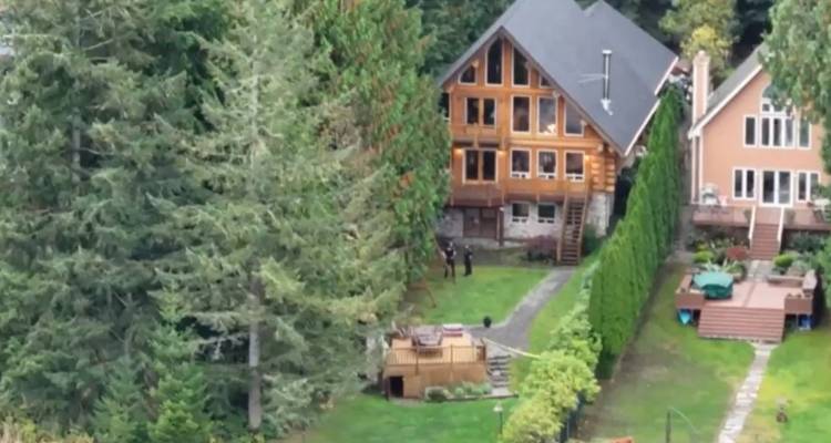 &Mu;&alpha;&kappa;&epsilon;&lambda;&epsilon;&iota;ό &sigma;&tau;&omicron; &Sigma;&iota;ά&tau;&lambda; &mu;&epsilon; 5 &nu;&epsilon;&kappa;&rho;&omicron;ύ&sigmaf;, &epsilon;&kappa; &tau;&omega;&nu; &omicron;&pi;&omicron;ί&omega;&nu; &tau;&rho;ί&alpha; &pi;&alpha;&iota;&delta;&iota;ά -&Sigma;&upsilon;&nu;&epsilon;&lambda;ή&phi;&theta;&eta; 15&chi;&rho;&omicron;&nu;&omicron;&sigmaf;