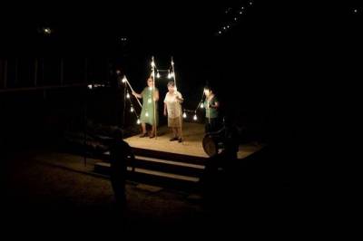 Μάγεψε το κοινό η παράσταση «Φίλτατη Φιλόξενος Λήμνος» στο Αρχαίο Θέατρο της Ηφαιστίας (photos)