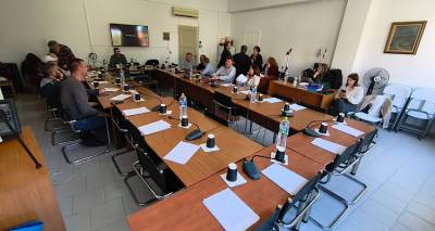 &Chi;&omega;&rho;ί&sigmaf; &alpha;&pi;&alpha;&rho;&tau;ί&alpha; &tau;&omicron; &Delta;&eta;&mu;&omicron;&tau;&iota;&kappa;ό &Sigma;&upsilon;&mu;&beta;&omicron;ύ&lambda;&iota;&omicron; | &Epsilon;ύ&theta;&rho;&alpha;&upsilon;&sigma;&tau;&eta; &pi;&lambda;&epsilon;&iota;&omicron;&psi;&eta;&phi;ί&alpha; &gamma;&iota;&alpha; &tau;&eta; &delta;&eta;&mu;&omicron;&tau;&iota;&kappa;ή &alpha;&rho;&chi;ή | &Omicron;&rho;&gamma;&iota;&sigma;&mu;έ&nu;&eta; &alpha;&nu;&tau;ί&delta;&rho;&alpha;&sigma;&eta; &Gamma;&epsilon;ώ&rho;&gamma;&alpha;