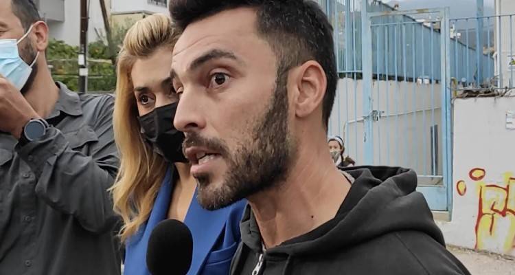 &Alpha;&pi;&tau;ό&eta;&tau;&omicron;&iota; &omicron;&iota; &alpha;&rho;&nu;&eta;&tau;έ&sigmaf;: &Pi;&alpha;&tau;έ&rho;&alpha;&sigmaf; &pi;ή&gamma;&epsilon; &sigma;&tau;&omicron; &sigma;&chi;&omicron;&lambda;&epsilon;ί&omicron; &kappa;&alpha;&iota; &upsilon;&pi;έ&beta;&alpha;&lambda;&epsilon; &mu;ή&nu;&upsilon;&sigma;&eta; 2,7 &epsilon;&kappa;&alpha;&tau;. &epsilon;&upsilon;&rho;ώ &sigma;&tau;&eta; &delta;&iota;&epsilon;&upsilon;&theta;ύ&nu;&tau;&rho;&iota;&alpha;