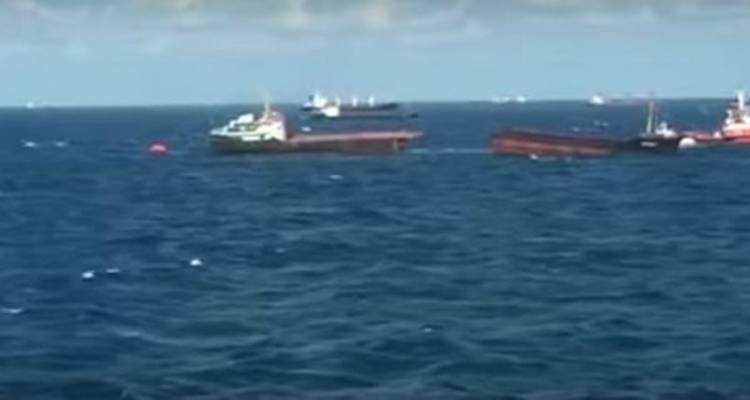 &Tau;&rho;&omicron;&mu;&epsilon;&rho;έ&sigmaf; &epsilon;&iota;&kappa;ό&nu;&epsilon;&sigmaf;: &Phi;&omicron;&rho;&tau;&eta;&gamma;ό &pi;&lambda;&omicron;ί&omicron; &kappa;ό&pi;&eta;&kappa;&epsilon; &sigma;&tau;&eta; &mu;έ&sigma;&eta; &sigma;&tau;&alpha; &alpha;&nu;&omicron;&iota;&kappa;&tau;ά &tau;&eta;&sigmaf; &Mu;&alpha;ύ&rho;&eta;&sigmaf; &Theta;ά&lambda;&alpha;&sigma;&sigma;&alpha;&sigmaf; (video)