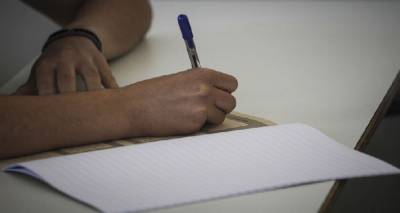 &Pi;&alpha;&nu;&epsilon;&lambda;&lambda;&alpha;&delta;&iota;&kappa;έ&sigmaf; 2021: &Omicron; &Alpha;&nu;έ&sigma;&tau;&eta;&sigmaf; &Chi;&alpha;&tau;&zeta;ό&gamma;&lambda;&omicron;&upsilon; &sigma;&chi;&omicron;&lambda;&iota;ά&zeta;&epsilon;&iota; &sigma;&tau;&omicron;&nu; FM 100 &tau;&alpha; &theta;έ&mu;&alpha;&tau;&alpha; &tau;&eta;&sigmaf; &Nu;&epsilon;&omicron;&epsilon;&lambda;&lambda;&eta;&nu;&iota;&kappa;ή&sigmaf; &Gamma;&lambda;ώ&sigma;&sigma;&alpha;&sigmaf; &amp; &Lambda;&omicron;&gamma;&omicron;&tau;&epsilon;&chi;&nu;ί&alpha;&sigmaf; (audio)