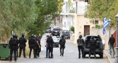 &Pi;&rho;&omicron;&phi;&upsilon;&lambda;&alpha;&kappa;&iota;&sigma;&tau;έ&alpha; &tau;&alpha; &tau;&rho;ί&alpha; &alpha;&delta;έ&rho;&phi;&iota;&alpha; &Phi;&rho;&alpha;&gamma;&kappa;&iota;&alpha;&delta;ά&kappa;&eta; &gamma;&iota;&alpha; &tau;&eta;&nu; &upsilon;&pi;ό&theta;&epsilon;&sigma;&eta; &mu;&epsilon; &tau;&omicron; &mu;&alpha;&kappa;&epsilon;&lambda;&epsilon;&iota;ό &sigma;&tau;&alpha; &Beta;&omicron;&rho;ί&zeta;&iota;&alpha;