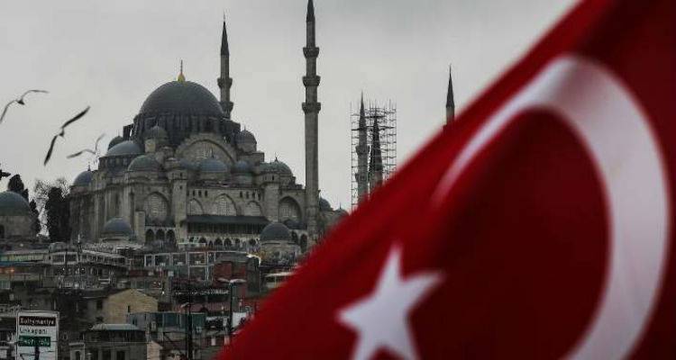 &Tau;&omicron;&upsilon;&rho;&kappa;ί&alpha;: &laquo;&Gamma;&omicron;&nu;&alpha;&tau;ί&zeta;&epsilon;&iota;&raquo; &omicron; &tau;&omicron;&upsilon;&rho;&iota;&sigma;&mu;ό&sigmaf; &alpha;&pi;' &tau;&iota;&sigmaf; &alpha;&pi;&alpha;&nu;&omega;&tau;έ&sigmaf; &tau;&rho;&omicron;&mu;&omicron;&kappa;&rho;&alpha;&tau;&iota;&kappa;έ&sigmaf; &epsilon;&pi;&iota;&theta;έ&sigma;&epsilon;&iota;&sigmaf;