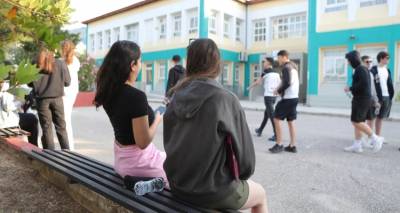 &Gamma;&iota;&alpha;&tau;ί &omicron;&iota; Έ&lambda;&lambda;&eta;&nu;&epsilon;&sigmaf; &mu;&alpha;&theta;&eta;&tau;έ&sigmaf; &laquo;&pi;&alpha;&tau;ώ&nu;&omicron;&upsilon;&nu;&raquo; &sigma;&tau;&iota;&sigmaf; &epsilon;&xi;&epsilon;&tau;ά&sigma;&epsilon;&iota;&sigmaf; PISA -&Delta;ύ&omicron; &epsilon;&iota;&delta;&iota;&kappa;&omicron;ί &epsilon;&xi;&eta;&gamma;&omicron;ύ&nu; &sigma;&tau;&omicron; iefimerida &tau;&eta;&nu; &alpha;&nu;&eta;&sigma;&upsilon;&chi;&eta;&tau;&iota;&kappa;ή &pi;&tau;ώ&sigma;&eta; &tau;&omega;&nu; &epsilon;&pi;&iota;&delta;ό&sigma;&epsilon;&omega;&nu;