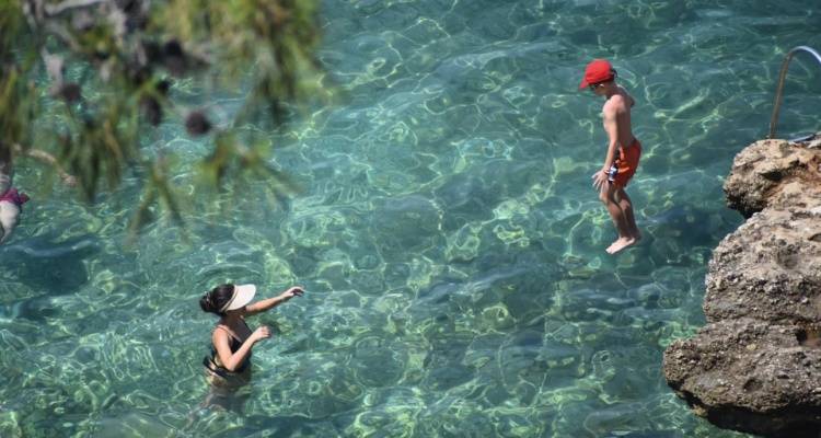 Καύσωνας προ των πυλών: Επιστρέφουν τα 40άρια, ο καιρός τις επόμενες ημέρες