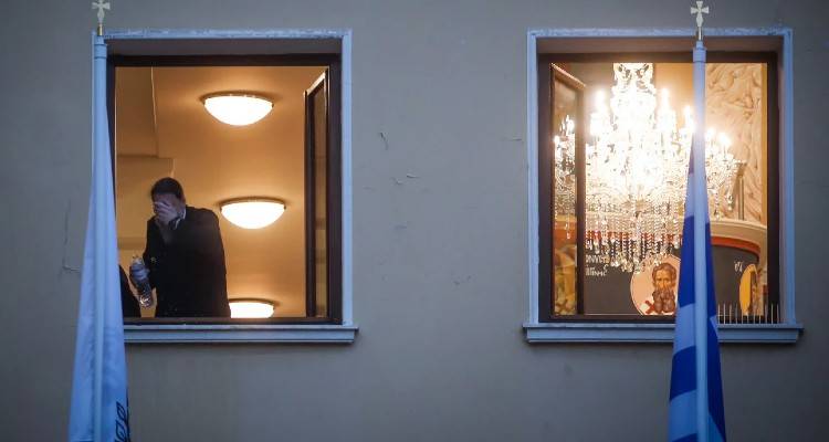 Ιερέας έριξε βιτριόλι σε επτά μητροπολίτες στη Μονή Πετράκη - Σοβαρά τραυματίες οι τρεις