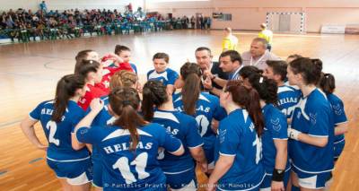 &Tau;&omicron; &pi;&alpha;&nu;&epsilon;&upsilon;&rho;&omega;&pi;&alpha;ϊ&kappa;ό &nu;&epsilon;&alpha;&nu;ί&delta;&omega;&nu; &chi;ά&nu;&tau;&mu;&pi;&omicron;&lambda; &sigma;&tau;&eta; &Lambda;ή&mu;&nu;&omicron;: (mp3)