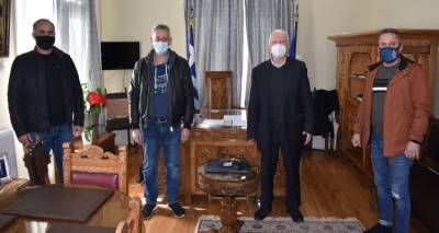 Έ&nu;&omega;&sigma;&eta; &Pi;&upsilon;&rho;&omicron;&sigma;&beta;&epsilon;&sigma;&tau;ώ&nu;: &Sigma;&upsilon;&nu;ά&nu;&tau;&eta;&sigma;&eta; &mu;&epsilon; &Mu;&omicron;&upsilon;&tau;&zeta;&omicron;ύ&rho;&eta; &gamma;&iota;&alpha; &tau;&eta; &delta;&eta;&mu;&iota;&omicron;&upsilon;&rho;&gamma;ί&alpha; &Epsilon;&Mu;&Alpha;&Kappa; &sigma;&tau;&omicron; &Beta;ό&rho;&epsilon;&iota;&omicron; &Alpha;&iota;&gamma;&alpha;ί&omicron;