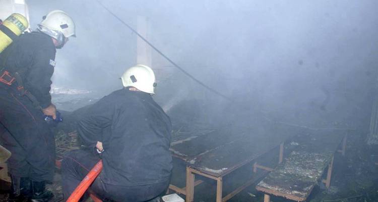 &Tau;&rho;&alpha;&gamma;&omega;&delta;ί&alpha; &sigma;&tau;&omicron; &Pi;&lambda;&omega;&mu;ά&rho;&iota;: &Eta;&lambda;&iota;&kappa;&iota;&omega;&mu;έ&nu;&eta; &gamma;&upsilon;&nu;&alpha;ί&kappa;&alpha; &alpha;&pi;&alpha;&nu;&theta;&rho;&alpha;&kappa;ώ&theta;&eta;&kappa;&epsilon; &mu;έ&sigma;&alpha; &sigma;&tau;&eta;&nu; &alpha;&pi;&omicron;&theta;ή&kappa;&eta; &tau;&omicron;&upsilon; &sigma;&pi;&iota;&tau;&iota;&omicron;ύ &tau;&eta;&sigmaf;