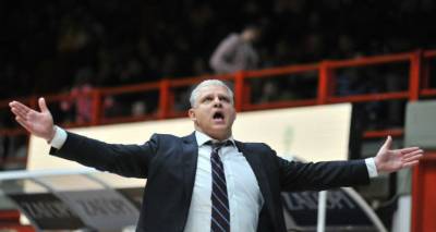 &Mu;&alpha;&nu;&omega;&lambda;ό&pi;&omicron;&upsilon;&lambda;&omicron;&sigmaf;: &laquo;&Mu;&pi;&omicron;&rho;&omicron;ύ&sigma;&alpha;&mu;&epsilon; &nu;&alpha; &kappa;&epsilon;&rho;&delta;ί&sigma;&omicron;&upsilon;&mu;&epsilon;&raquo;