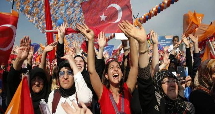 &Phi;&omega;&tau;&omicron;&gamma;&rho;&alpha;&phi;ί&alpha;: apimages