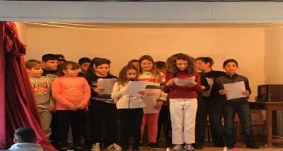 &Tau;&omicron; &pi;&rho;ώ&eta;&nu; &Delta;&eta;&mu;&omicron;&tau;&iota;&kappa;ό &Sigma;&chi;&omicron;&lambda;&epsilon;ί&omicron; &Pi;&lambda;ά&kappa;&alpha;&sigmaf; &laquo;&pi;&lambda;&eta;&mu;&mu;ύ&rho;&iota;&sigma;&epsilon;&raquo; &pi;&alpha;&iota;&delta;&iota;&kappa;έ&sigmaf; &phi;&omega;&nu;έ&sigmaf; (photos)