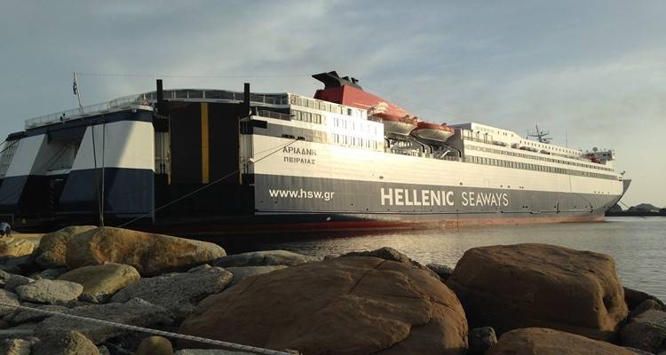 Στις 18:15 το «Αριάδνη» στο παλιό λιμάνι της Μύρινας