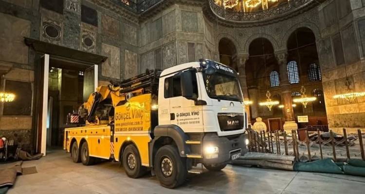 &Epsilon;&kappa;&pi;&rho;ό&sigma;&omega;&pi;&omicron;&sigmaf; Unesco &sigma;&tau;&omicron; iefimerida &gamma;&iota;&alpha; &Alpha;&gamma;ί&alpha; &Sigma;&omicron;&phi;ί&alpha;, &mu;&epsilon;&tau;ά &tau;&iota;&sigmaf; &epsilon;&iota;&kappa;ό&nu;&epsilon;&sigmaf; &mu;&epsilon; &tau;&omicron;&nu; &gamma;&epsilon;&rho;&alpha;&nu;ό: &laquo;&Pi;&alpha;&rho;&alpha;&kappa;&omicron;&lambda;&omicron;&upsilon;&theta;&omicron;ύ&mu;&epsilon; &sigma;&tau;&epsilon;&nu;ά &tau;&iota;&sigmaf; &epsilon;&xi;&epsilon;&lambda;ί&xi;&epsilon;&iota;&sigmaf;&raquo;