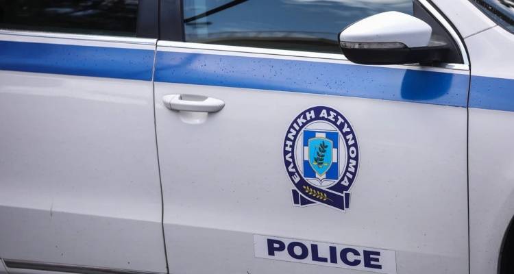 &Alpha;&gamma;&rho;ί&nu;&iota;&omicron;: &Pi;&alpha;&tau;έ&rho;&alpha;&sigmaf; &mu;&alpha;&theta;&eta;&tau;ή &pi;έ&tau;&alpha;&xi;&epsilon; &mu;&pi;&omicron;&upsilon;&kappa;ά&lambda;&iota; &sigma;&tau;&omicron; &kappa;&epsilon;&phi;ά&lambda;&iota; &delta;&iota;&epsilon;&upsilon;&theta;ύ&nu;&tau;&rho;&iota;&alpha;&sigmaf; &sigma;&chi;&omicron;&lambda;&epsilon;ί&omicron;&upsilon;
