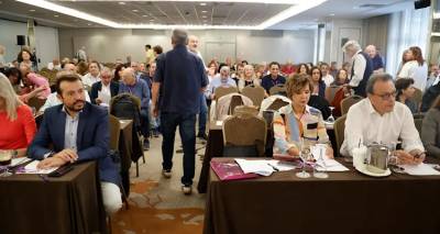 &Sigma;&Upsilon;&Rho;&Iota;&Zeta;&Alpha;: &Epsilon;&iota;&sigma;&iota;&tau;ή&rho;&iota;&omicron; &gamma;&iota;&alpha; &tau;&eta;&nu; &epsilon;&kappa;&lambda;&omicron;&gamma;ή &pi;&rho;&omicron;έ&delta;&rho;&omicron;&upsilon; &tau;&omicron; &pi;ό&theta;&epsilon;&nu; έ&sigma;&chi;&epsilon;&sigmaf; | &Eta; &pi;&rho;ό&tau;&alpha;&sigma;&eta; &Sigma;&pi;ί&rho;&tau;&zeta;&eta;, &tau;&omicron; &sigma;&upsilon;&nu;έ&delta;&rho;&iota;&omicron; &kappa;&alpha;&iota; &omicron;&iota; &alpha;&nu;&tau;&iota;&delta;&rho;ά&sigma;&epsilon;&iota;&sigmaf;