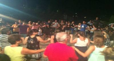 &Eta; &laquo;&Gamma;&iota;&omicron;&rho;&tau;ή &Kappa;&rho;&alpha;&sigma;&iota;&omicron;ύ&raquo; έ&rho;&chi;&epsilon;&tau;&alpha;&iota; &sigma;&tau;&omicron;&nu; Ά&gamma;&iota;&omicron; &Delta;&eta;&mu;ή&tau;&rho;&iota;&omicron;