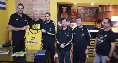 &Lambda;ή&mu;&nu;&omicron;&sigmaf;: &Alpha;&nu;&tau;&iota;&pi;&rho;&omicron;&sigma;&omega;&pi;&epsilon;ί&alpha; &tau;&eta;&sigmaf; &Alpha;&Epsilon;&Kappa; &sigma;&tau;&omicron; &kappa;&lambda;&alpha;&mu;&pi; &tau;&eta;&sigmaf; Έ&nu;&omega;&sigma;&eta;&sigmaf; (photos)