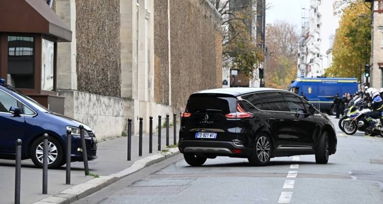 Ο Νικολά Σαρκοζί επέστρεψε σπίτι του μετά την αποφυλάκιση | Τον Μάρτιο η εκδίκαση της έφεσης