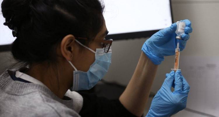 Βρετανία- Κορονοϊός: “Έχετε πίστη στο εμβόλιο της Οξφόρδης”